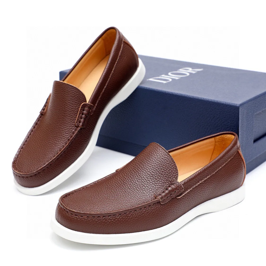 Men's shoes 💰480 💐Original packaging Product trademark: Dior "Dior" casual leather shoes Regular size: 38-44 (45.46.47🉑️Customized) Product materials: Selected first-layer pebbled calfskin upper imported from Italy, imported water-dyed cowhide lining. Strong three-dimensional visual effect, original anti-slip rubber outsole Color: 3⃣️colors available